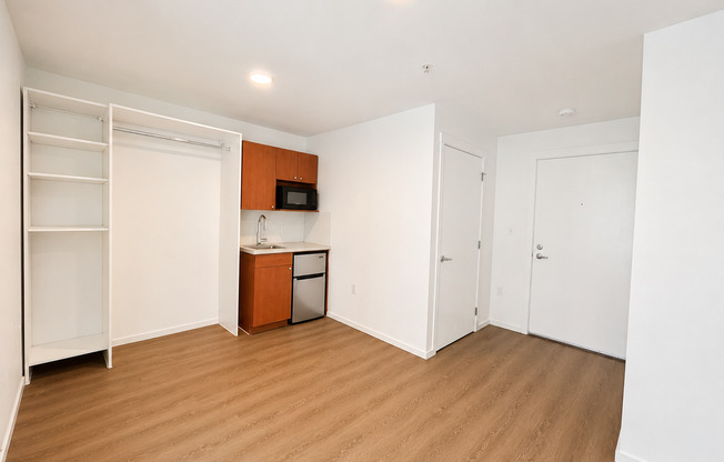 Studio, 1 bath, 176 sqft, $1,095, Unit 4218