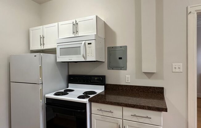 Queen Jeanette Apartments