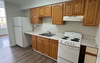 Studio, 1 bath, 400 sqft, $750, Unit 14