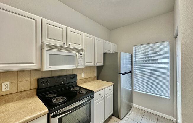 Stylish 2 bed, 2.5 Bath Condo in Magnolia Place | Private Garage | $1750