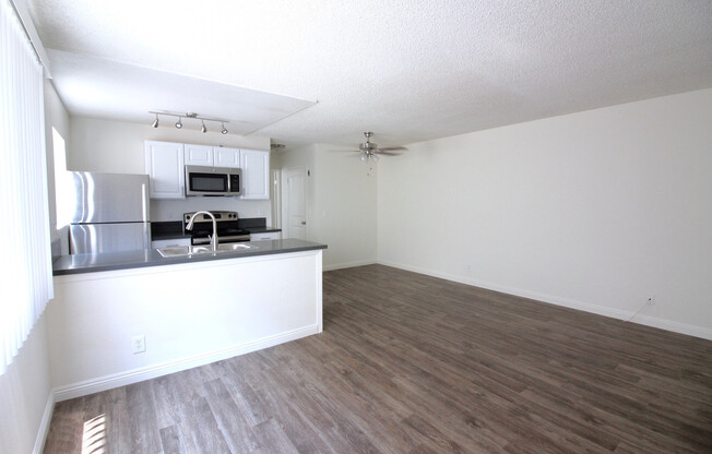 2 beds, 2 baths, 975 sqft, $2,595, Unit 118