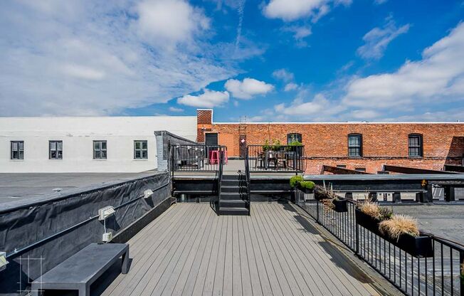 1 bed, 1.5 baths, $1,625, Unit 727 N. 4th St. Apt. 139
