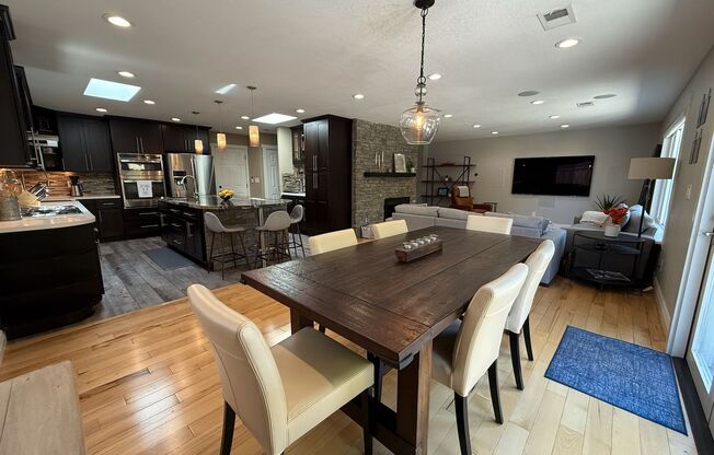 Beautiful 3 Bed 2.5 Bath Home in the Pruneyard/Dry Creek Neighborhood Available Now!