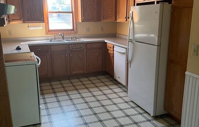 3 beds, 1 bath, $1,600