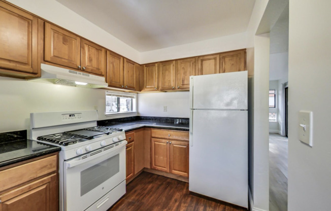 1421 38 AVE