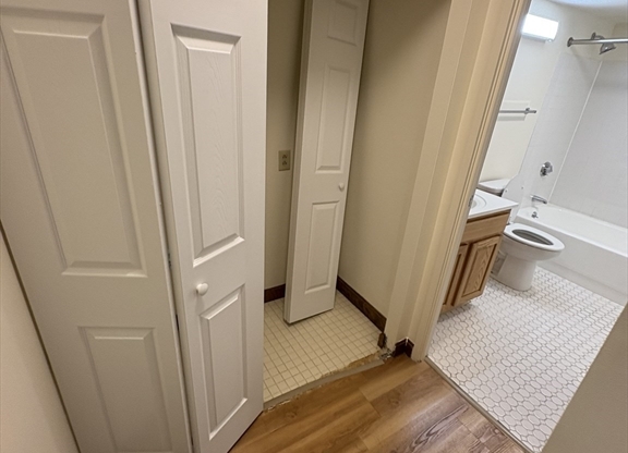 3 beds, 1 bath, 1,000 sqft, $4,500, Unit 3