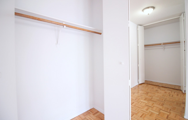3 beds, 1.5 baths, $9,000, Unit 22G