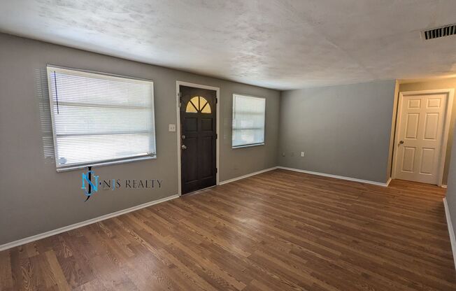 Must See 3/2/1 over 1000sf with tile/laminate floors, fresh paint, fenced yard and large living room!!