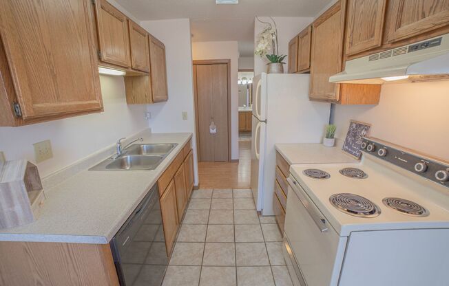 2 beds, 1 bath, 850 sqft, $750, Unit 4404-106