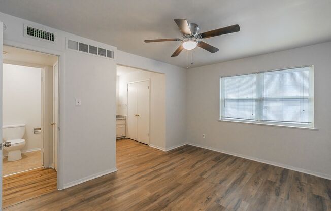 1 bed, 1 bath, $1,095, Unit # 11