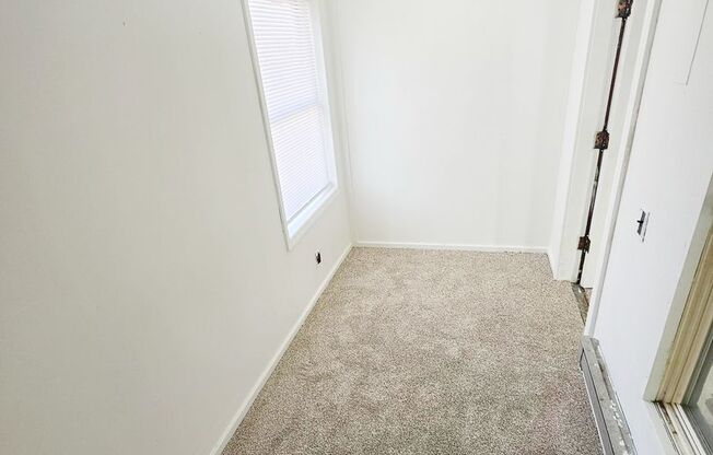 614 Douglas Ave, Des Moines, IA 50313