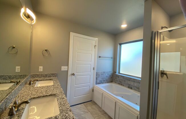 Move In Special - Beautiful Home in Bentonville - Prime Location - Close to Schools