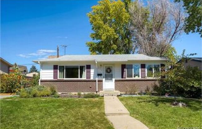 Wonderfully conditioned and conveniently located updated ranch in Westminster!