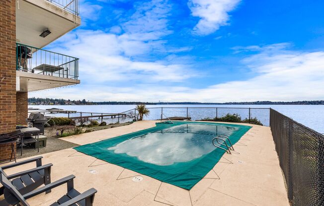 Waterfront Serenity: 1 Bedroom 1 Bathroom Luxury Living with Dock Access