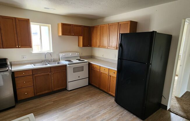 2 beds, 1 bath, $1,050