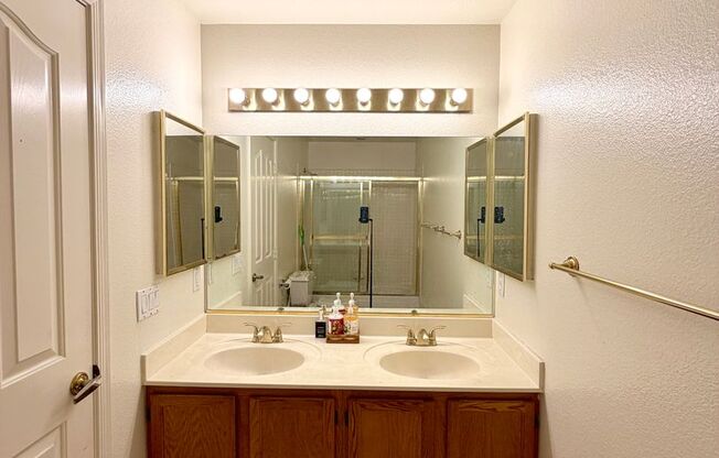 4 beds, 2.5 baths, $2,350