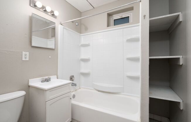 Studio, 1 bath, 655 sqft, $895, Unit 1402-07