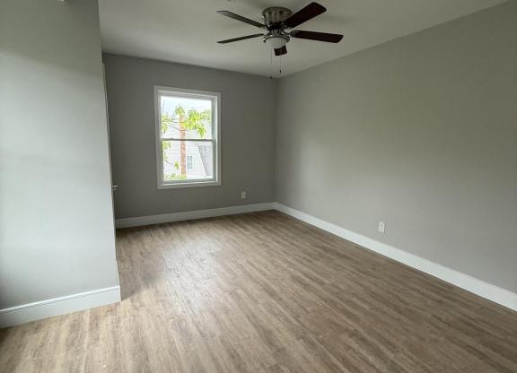 1023 1025 ROCK ST