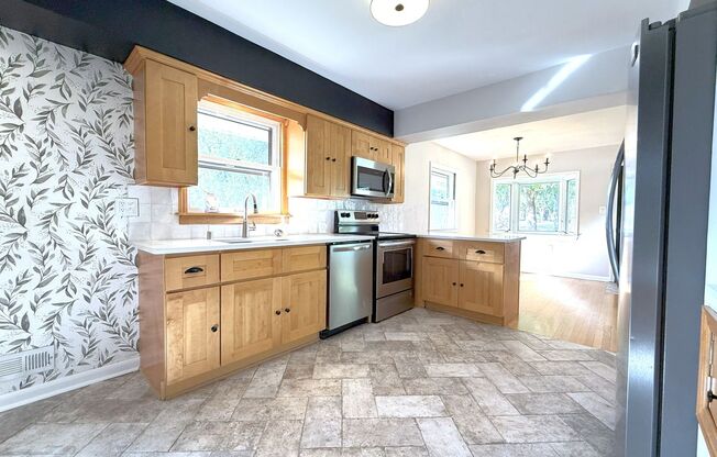 Gorgeous 3-bedroom single family home - Available NOW!