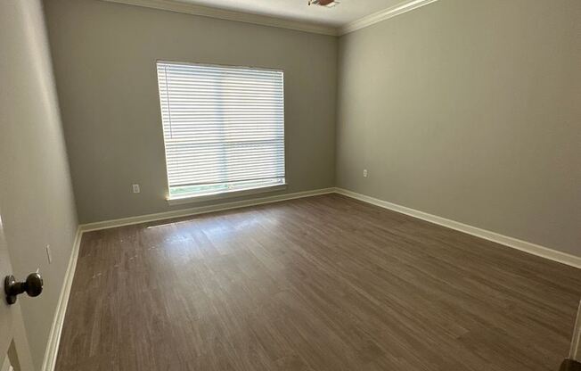 9059 Lake Mist