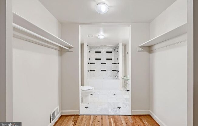 TWO BEDROOM TWO BATHROOM TOWNHOUSE AVAILABLE FOR SEPT 1ST MOVE-IN!!!!