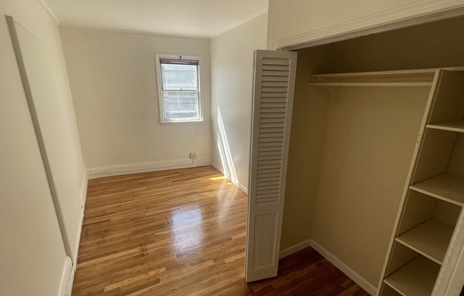 3 beds, 1 bath, $2,900, Unit 1