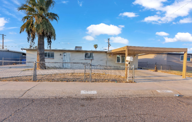 1908 E LYNNE LN