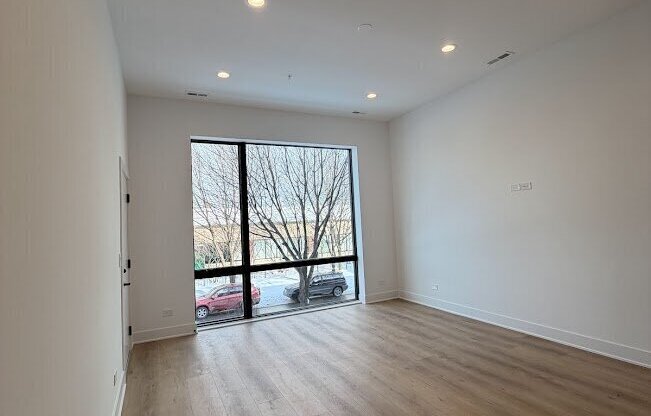 1607 W 13 ST