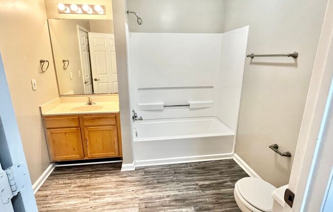 1 bed, 1 bath, 855 sqft, $1,095, Unit 1M