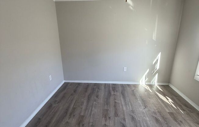 2 beds, 1 bath, 725 sqft, $949, Unit 807-11TH R