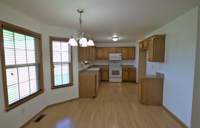 3 beds, 2 baths, $1,695