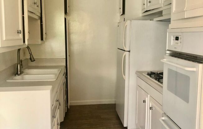 1 bed, 1 bath, 684 sqft, $2,150, Unit Hay 14