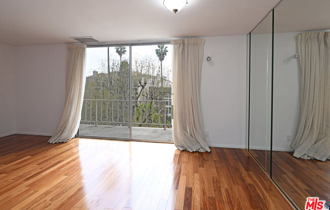1 bed, 2 baths, 737 sqft, $3,150, Unit 424