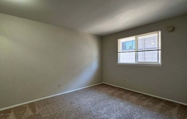 2 beds, 1 bath, 840 sqft, $1,295, Unit 74