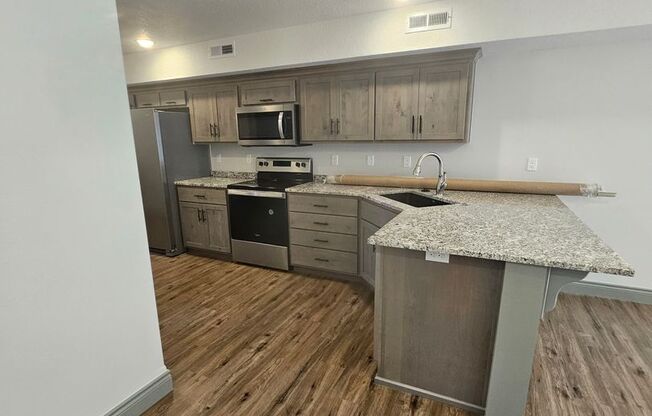 3 beds, 2.5 baths, $1,495, Unit 1219 E 12th St