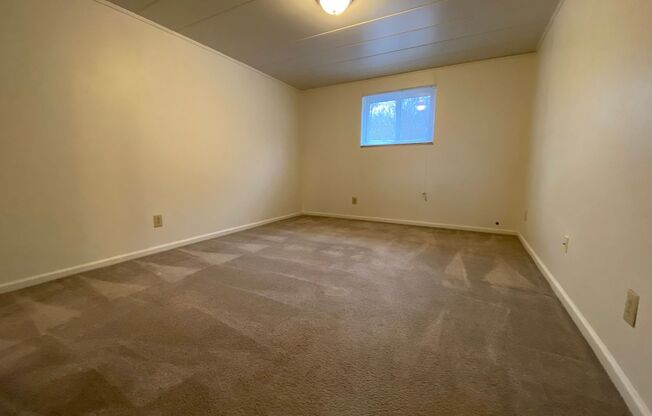 2 beds, 1 bath, $1,150, Unit B-23