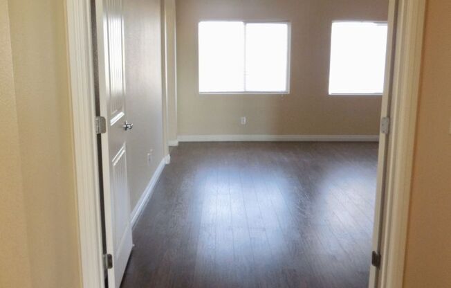 Spacious House w/Tons of Storage,Tile & Wood Floors, Gated Buffalo Ranch!