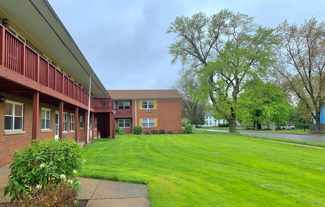 2 beds, 1 bath, $1,525, Unit 440-12