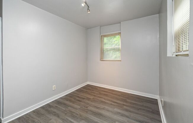 Studio, 1 bath, 500 sqft, $985, Unit 872 3