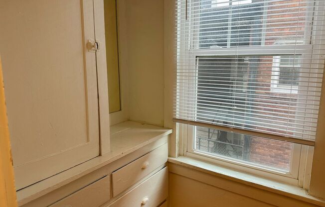 1 bed, 1 bath, 650 sqft, $850, Unit 509 S 18th St-4