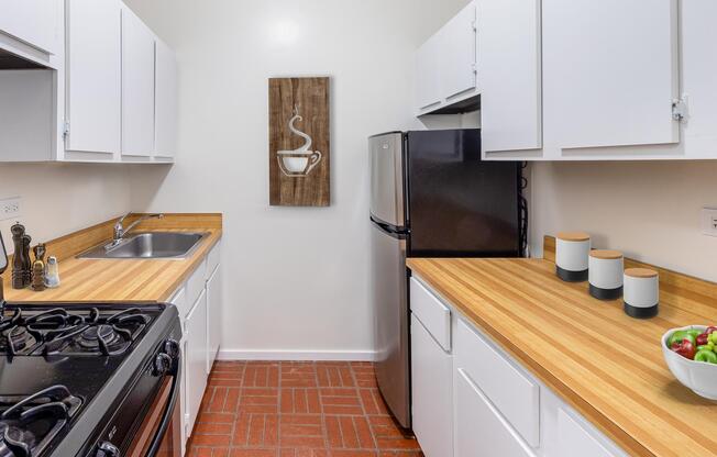 Studio, 1 bath, 500 sqft, $3,000, Unit 4K