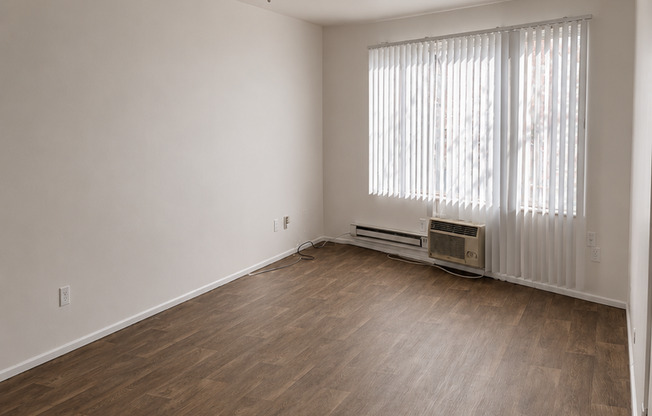 2 beds, 1 bath, 900 sqft, $1,350, Unit 01BN