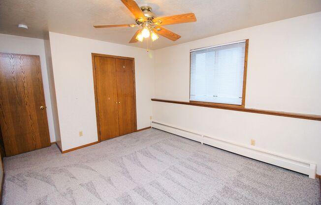 2 beds, 1 bath, $900