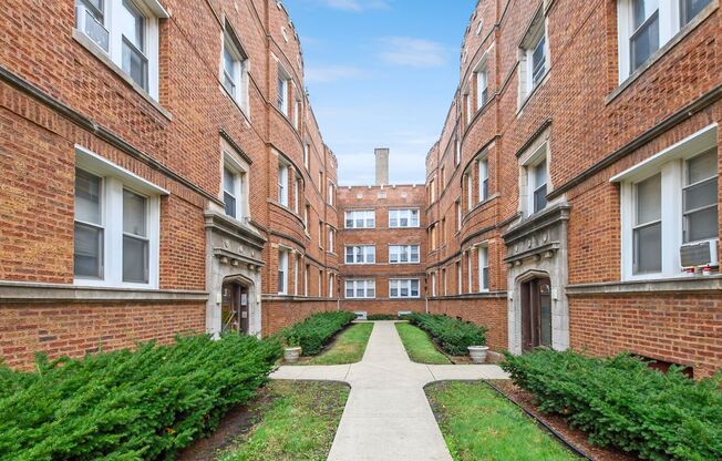 2 beds, 1 bath, $1,780, Unit 8711-3W