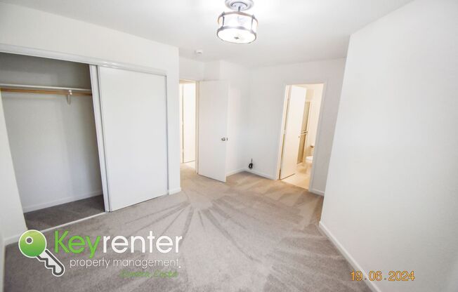 Charming 3 bed 2 bath home with spacious backyard!