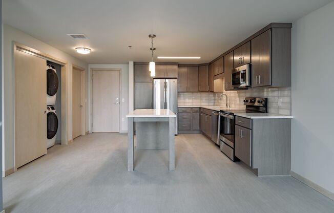 1 bed, 1 bath, 710 sqft, $1,725, Unit 611