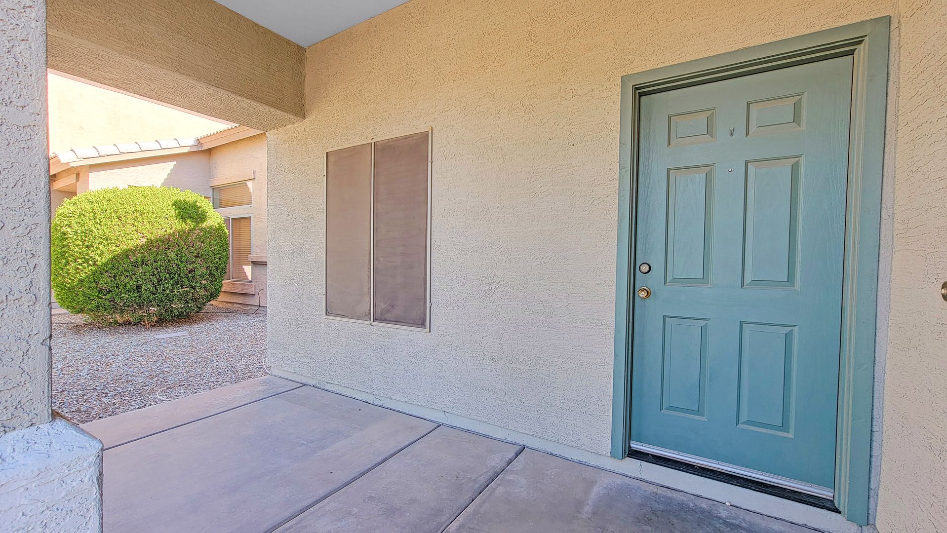 Excellent price on this rental home in Goodyear!  Community pool!