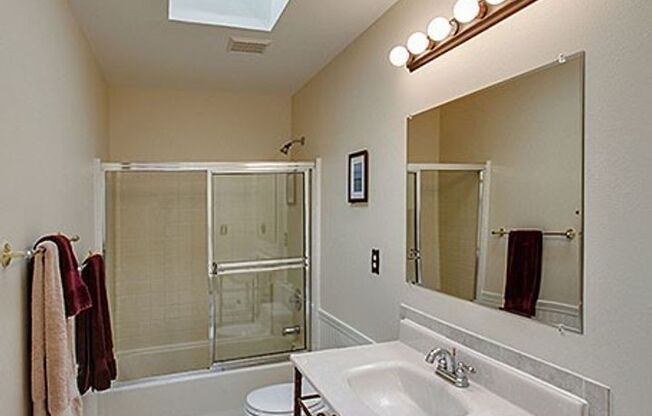 5 beds, 3.5 baths, $3,900
