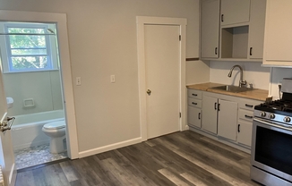 2 beds, 1 bath, $2,800, Unit 2