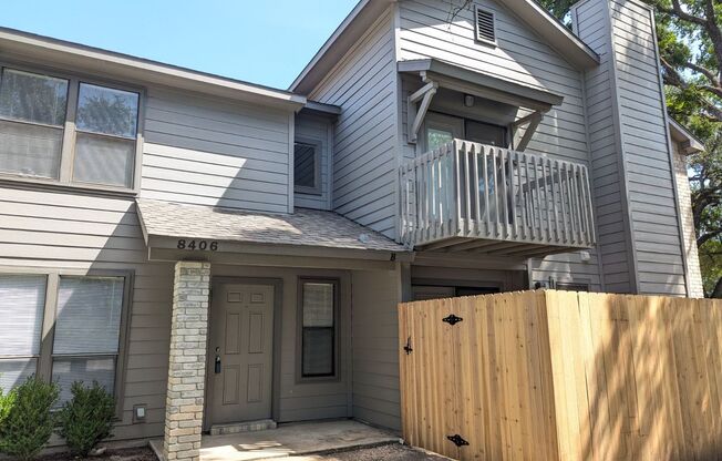 Centrally Located 2 bed / 1.5 bath in North Austin